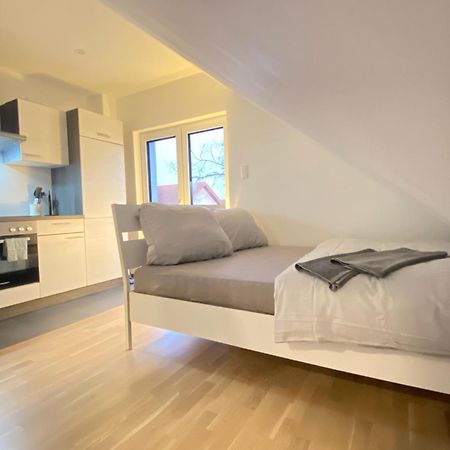 Charmantes Studio-Apartment Im Herzen Von Neureut - Fussbodenheizung, Regendusche, Waschmaschine, Stellplatz Karlsruhe Eksteriør bilde