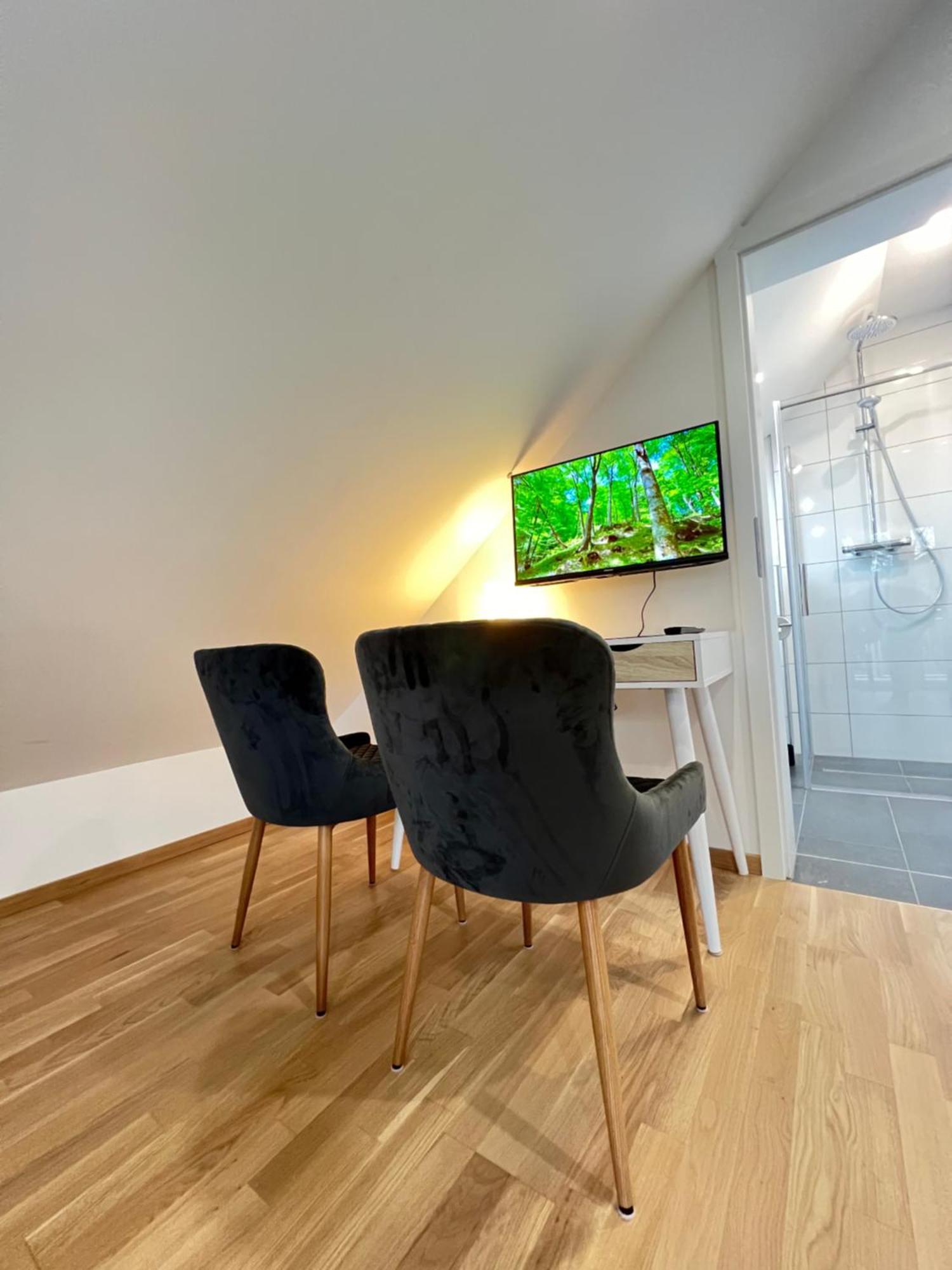 Charmantes Studio-Apartment Im Herzen Von Neureut - Fussbodenheizung, Regendusche, Waschmaschine, Stellplatz Karlsruhe Eksteriør bilde