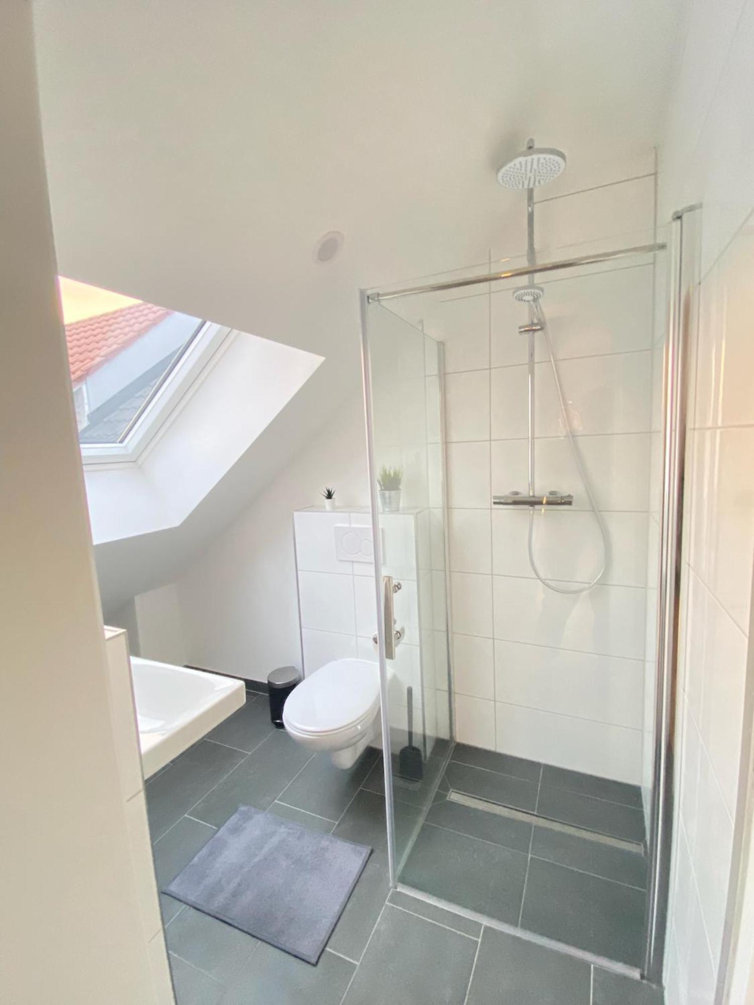 Charmantes Studio-Apartment Im Herzen Von Neureut - Fussbodenheizung, Regendusche, Waschmaschine, Stellplatz Karlsruhe Eksteriør bilde