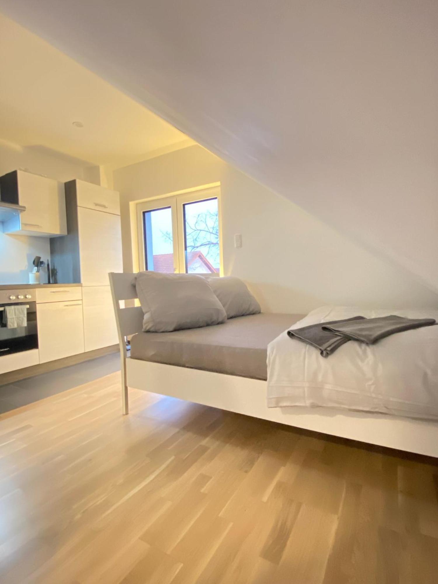 Charmantes Studio-Apartment Im Herzen Von Neureut - Fussbodenheizung, Regendusche, Waschmaschine, Stellplatz Karlsruhe Eksteriør bilde