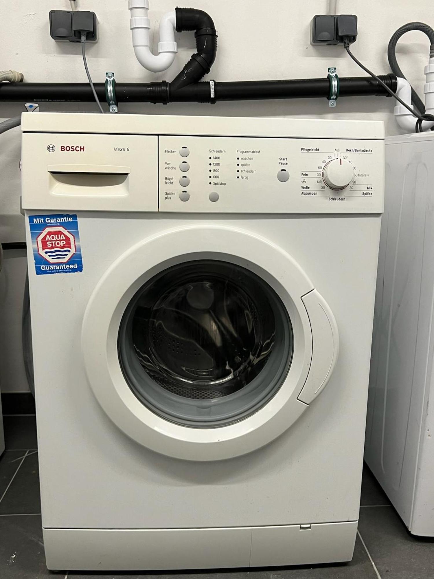 Charmantes Studio-Apartment Im Herzen Von Neureut - Fussbodenheizung, Regendusche, Waschmaschine, Stellplatz Karlsruhe Eksteriør bilde