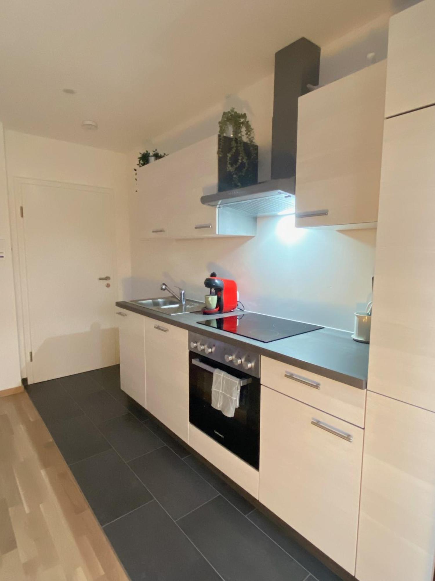 Charmantes Studio-Apartment Im Herzen Von Neureut - Fussbodenheizung, Regendusche, Waschmaschine, Stellplatz Karlsruhe Eksteriør bilde